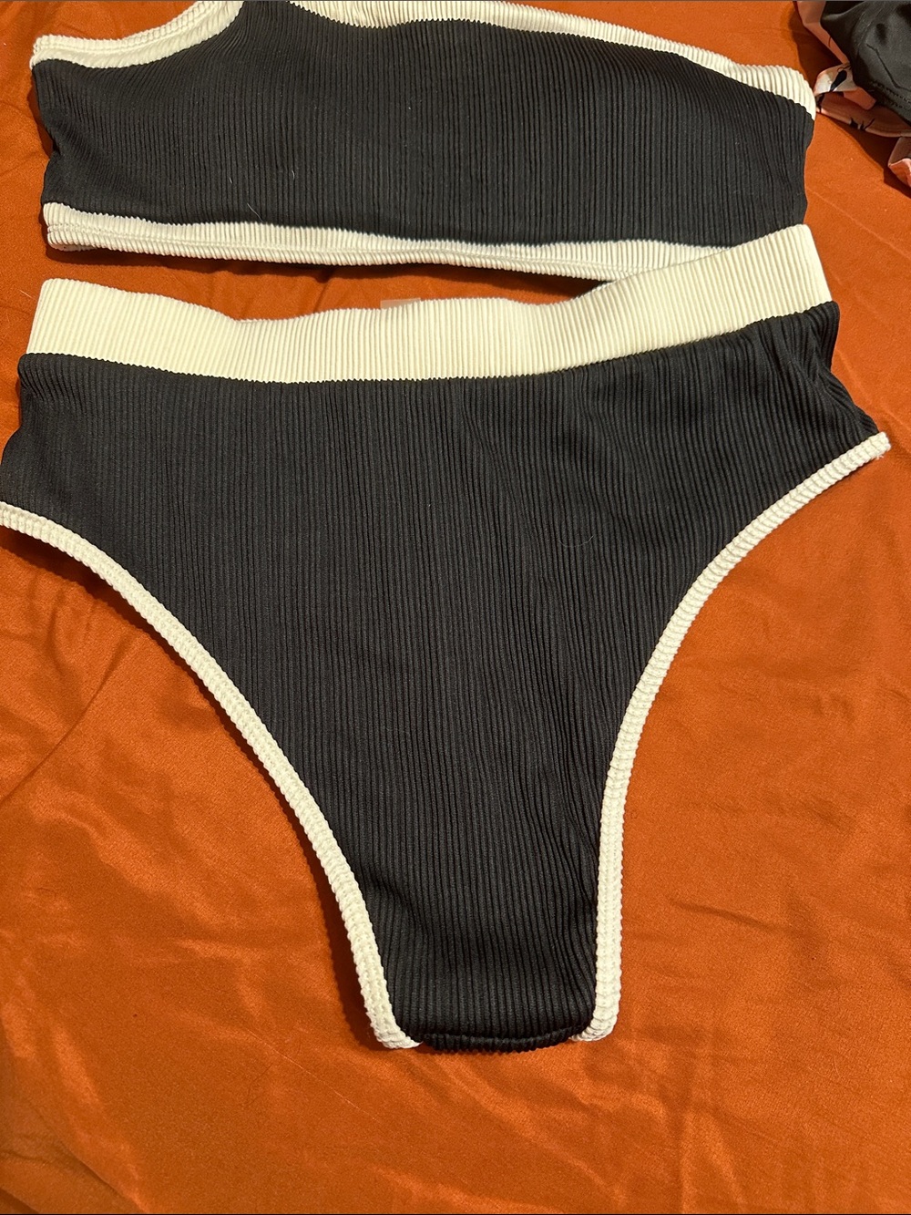 Black & Cream Ribbed One-Shoulder Bikini Set - Picture 2 of 2